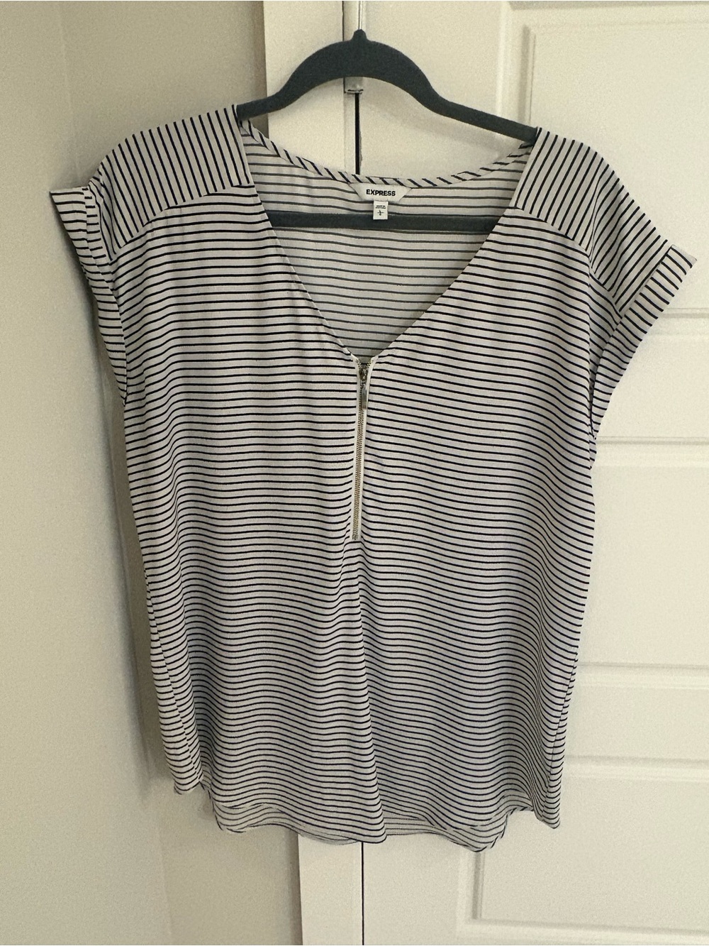 Express Women’s Black and White Striped V-Neck Zip Top
